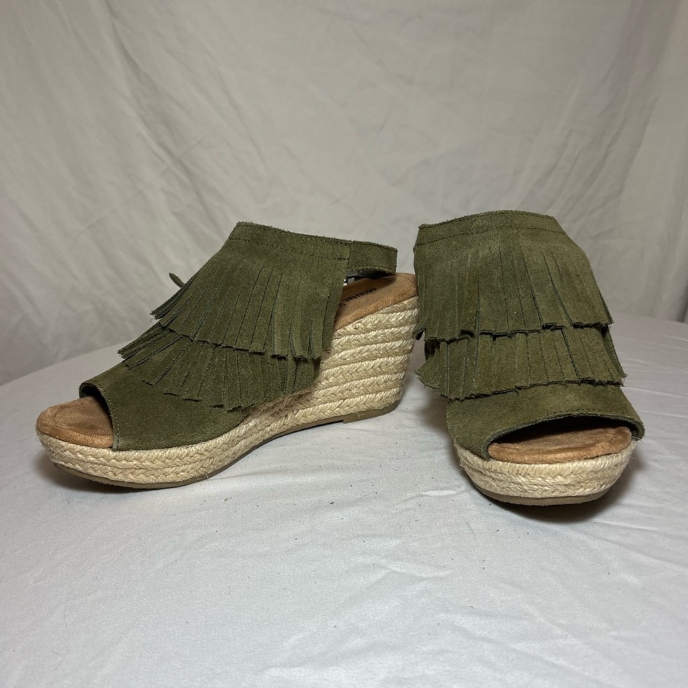 Minnetonka Green Suede Fringe Espadrilles Wedges - Size 7 - Like new!